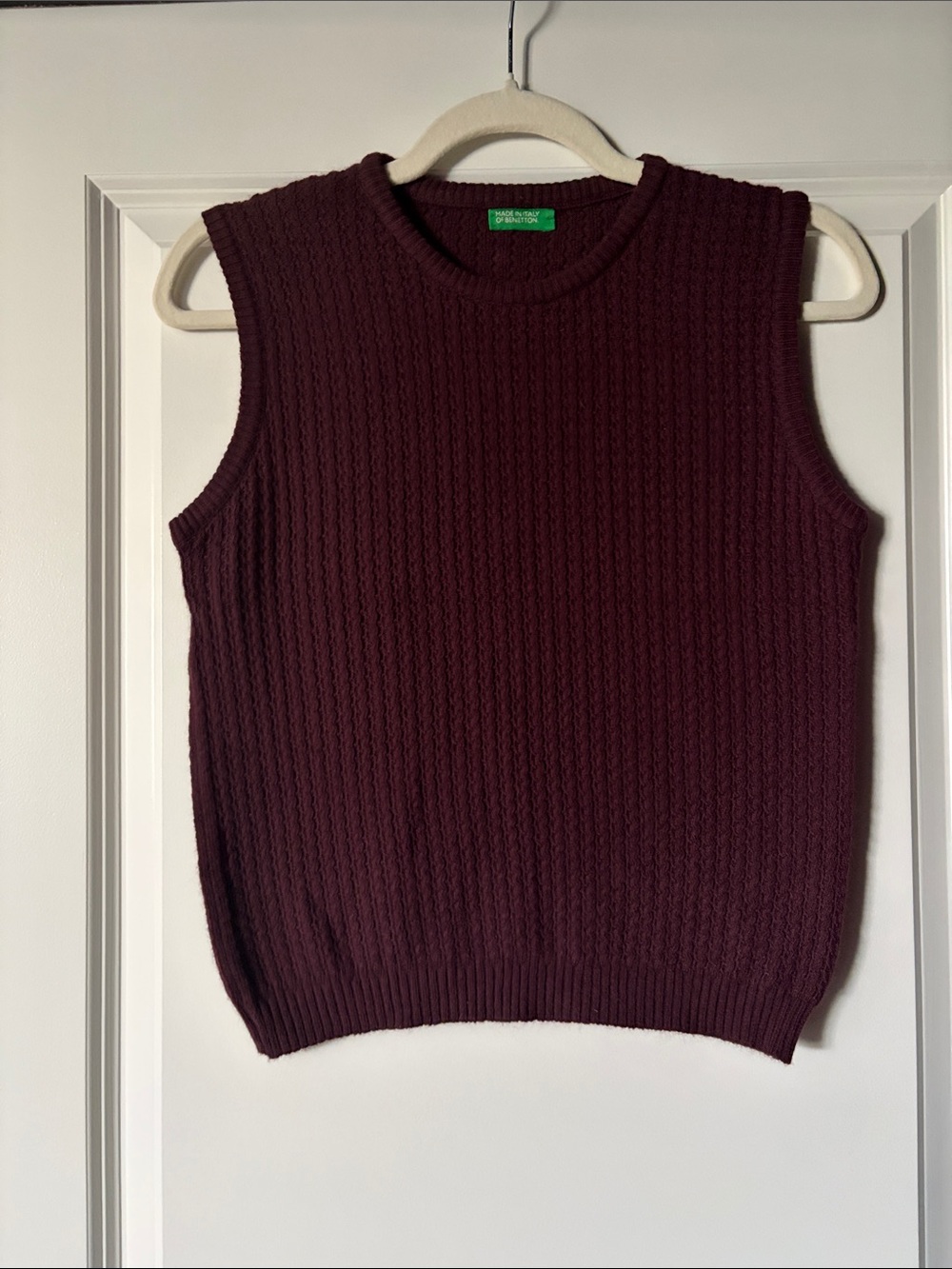 United Colors Of Benetton Women’s Cable-Knit Cropped Sweater Vest in Burgundy, M